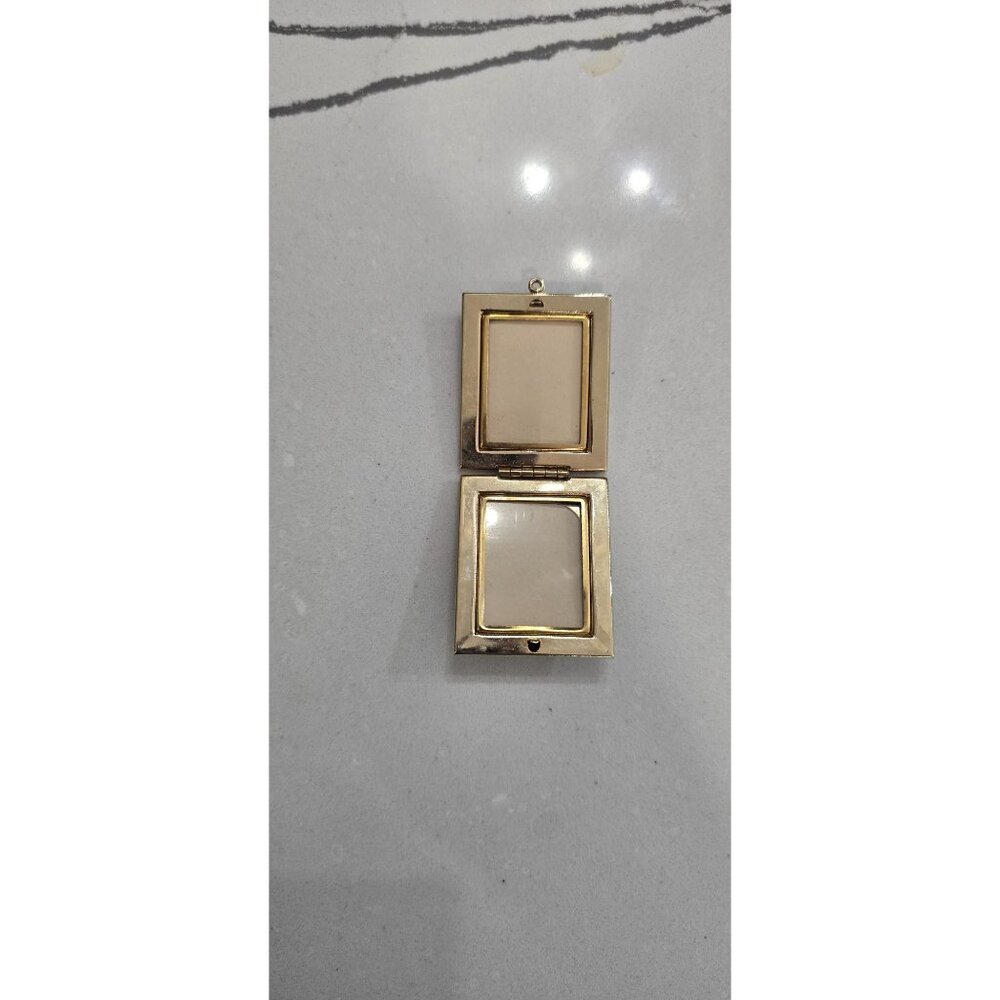 Vintage Gold Double Photo Locket Hinged Pendant With Marbled Enamel Interior - Picture 10 of 11